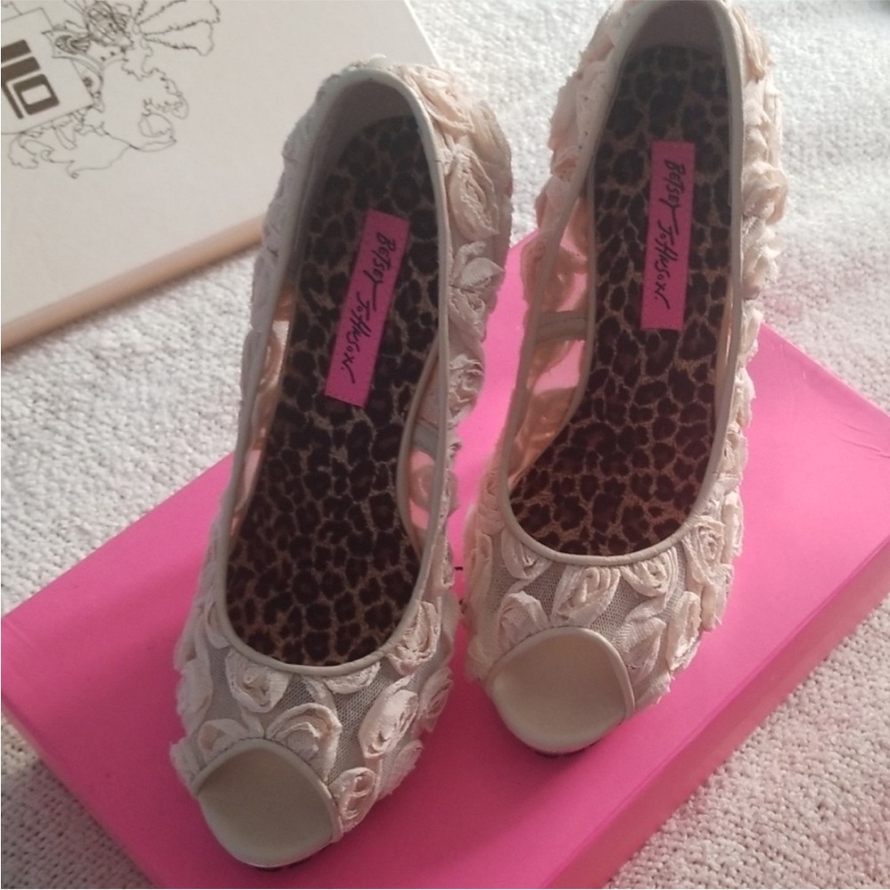 Elegant Beige Peep-Toe Women's Shoes